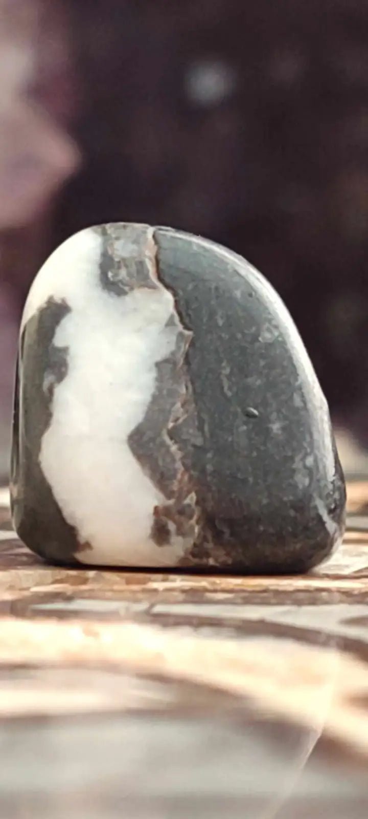 Chargez l'image dans la visionneuse de la galerie, Jaspe zébré du Brésil pierre roulée Grade A++++ Jaspe Zèbre pierre roulée
