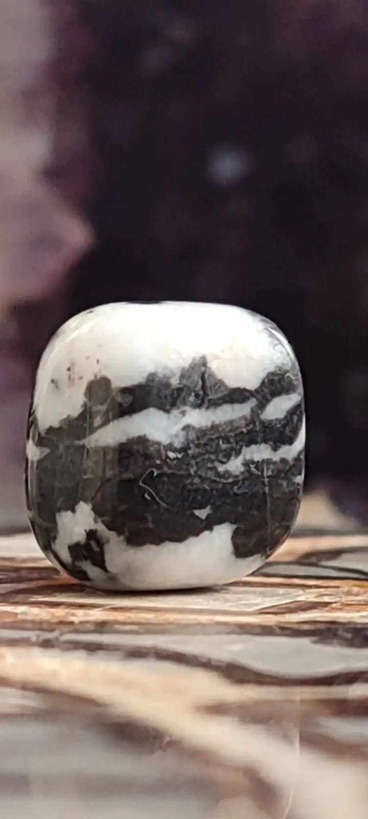 Chargez l'image dans la visionneuse de la galerie, Jaspe zébré du Brésil pierre roulée Grade A++++ Jaspe Zèbre pierre roulée
