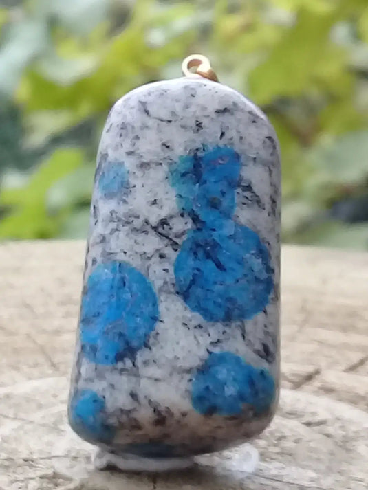 K-2 ’Ketonite’ (Azurite/ Malachite/ Granit/ Biotite) pendentif Grade A++++ Très rare Fourni avec cordon K-2 ’Kétonite’ pendentif