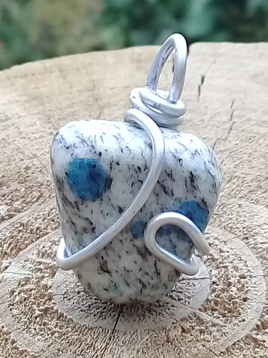 K-2 ’Ketonite’ (Azurite/ Malachite/ Granit/ Biotite) pendentif Grade A++++ Très rare Fourni avec cordon K-2 ’Kétonite’ pendentif