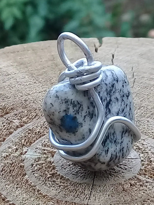 K-2 ’Ketonite’ (Azurite/ Malachite/ Granit/ Biotite) pendentif Grade A++++ Très rare Fourni avec cordon K-2 ’Kétonite’ pendentif