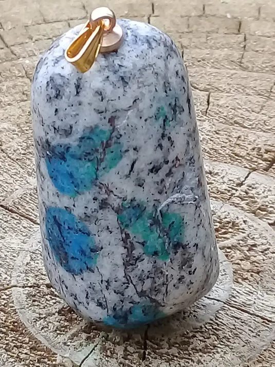 K-2 ’Ketonite’ (Azurite/ Malachite/ Granit/ Biotite) pendentif Grade A++++ Très rare Fourni avec cordon K-2 ’Kétonite’ pendentif
