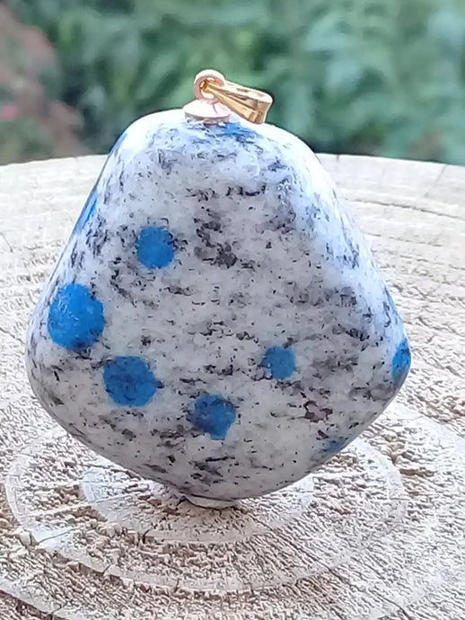K-2 ’Ketonite’ (Azurite/ Malachite/ Granit/ Biotite) pendentif Grade A++++ Très rare Fourni avec cordon K-2 Kétonite pendentif