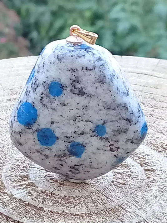 K-2 ’Ketonite’ (Azurite/ Malachite/ Granit/ Biotite) pendentif Grade A++++ Très rare Fourni avec cordon K-2 Kétonite pendentif