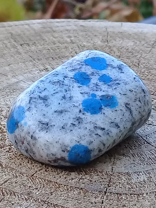 K-2 ’Ketonite’ (Azurite/ Malachite/ Granit/ Biotite) pierre roulée Grade A++++ K-2 "Kétonite" pierre roulée Dans la besace du p'tit Poucet   