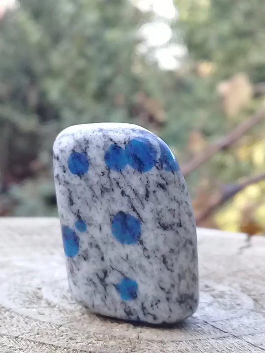 K-2 ’Ketonite’ (Azurite/ Malachite/ Granit/ Biotite) pierre roulée Grade A++++ K-2 ’Kétonite’ pierre roulée