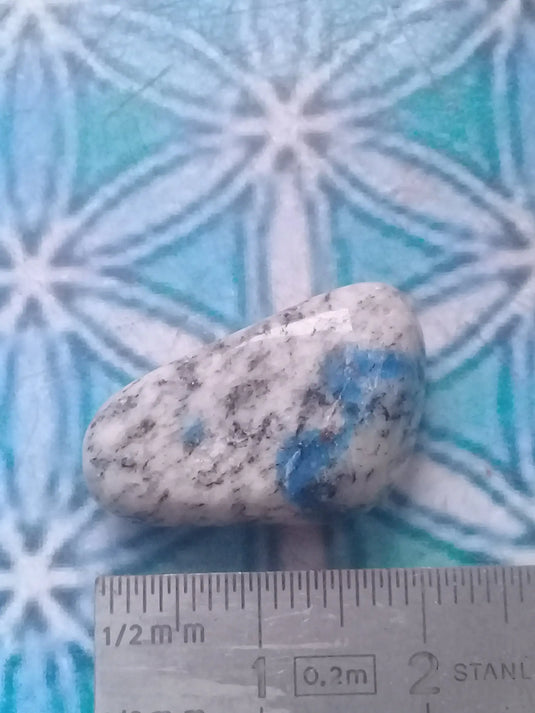 K-2 ’Kétonite’ (Azurite/ Malachite/ Granit/ Biotite) pierre roulée Grade A++++ Très rare K-2 "Kétonite" pierre roulée Dans la besace du p'tit Poucet   