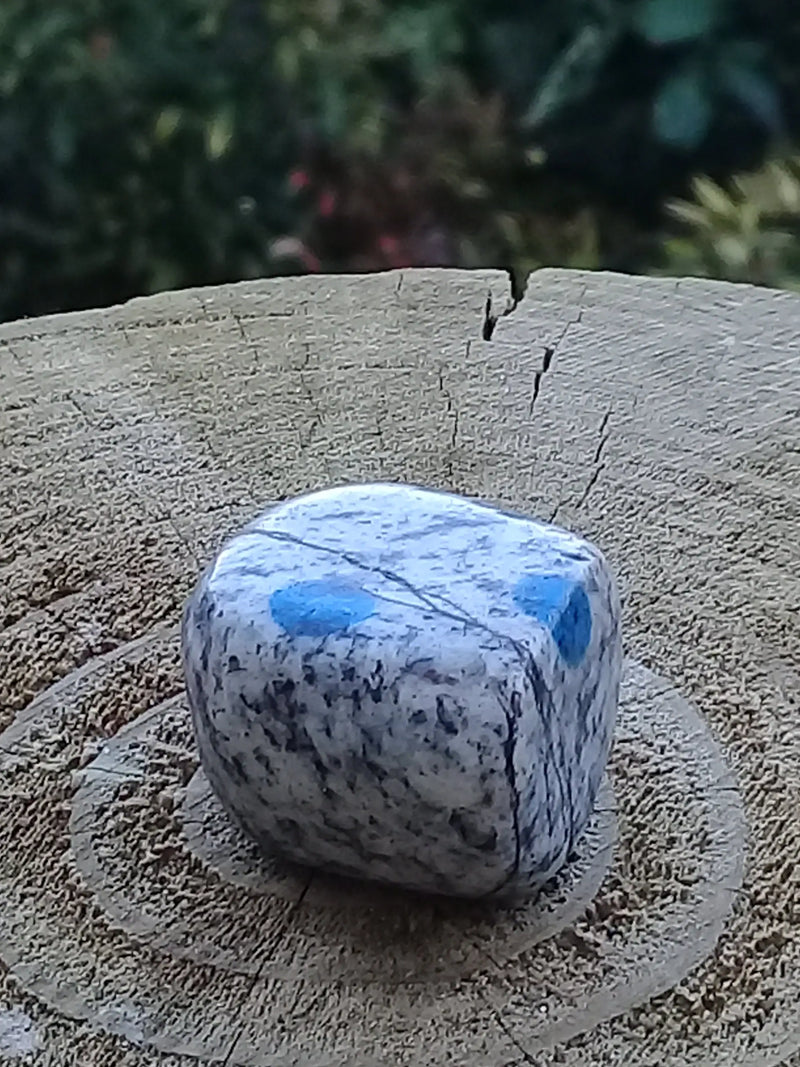 Загрузить изображение в просмотрщик галереи, K-2 ’Kétonite’ (Azurite/ Malachite/ Granit/ Biotite) pierre roulée Grade A++++ Très rare K-2 Kétonite pierre roulée Dans la besace du p&#39;tit Poucet   
