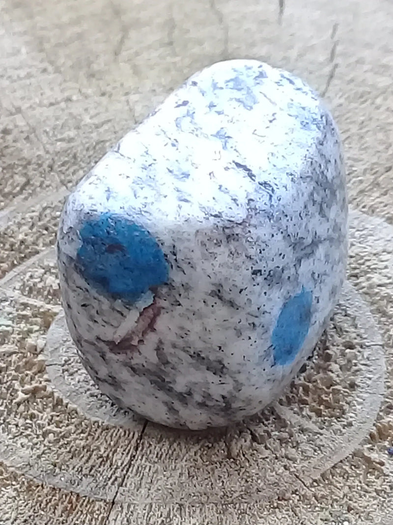 Cargue la imagen en el visor de la galería, K-2 ’Ketonite’ (Azurite/ Malachite/ Granit/ Biotite) pierre roulée Grade A++++ Très rare K-2 &quot;Kétonite&quot; pierre roulée Dans la besace du p&#39;tit Poucet   
