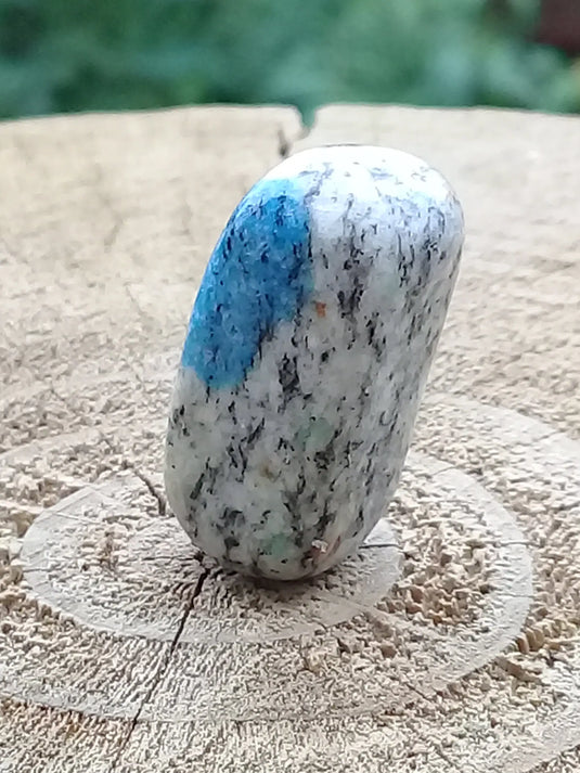 K-2 ’Ketonite’ (Azurite/ Malachite/ Granit/ Biotite) pierre roulée Grade A++++ Très rare K-2 "Kétonite" pierre roulée Dans la besace du p'tit Poucet   