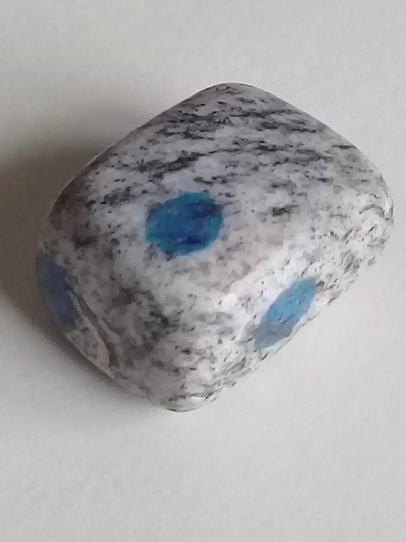 Load image into Gallery viewer, K-2 ’Ketonite’ (Azurite/ Malachite/ Granit/ Biotite) pierre roulée Grade A++++ Très rare K-2 ’Kétonite’ pierre roulée
