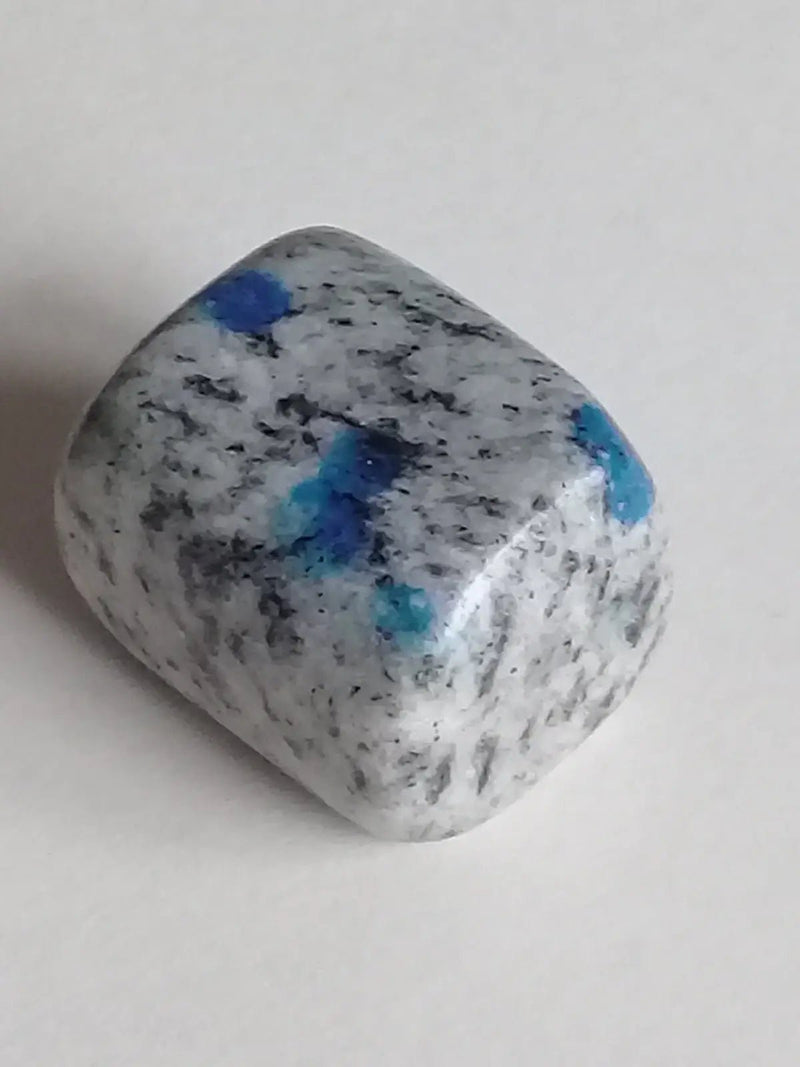 Load image into Gallery viewer, K-2 ’Ketonite’ (Azurite/ Malachite/ Granit/ Biotite) pierre roulée Grade A++++ Très rare K-2 ’Kétonite’ pierre roulée
