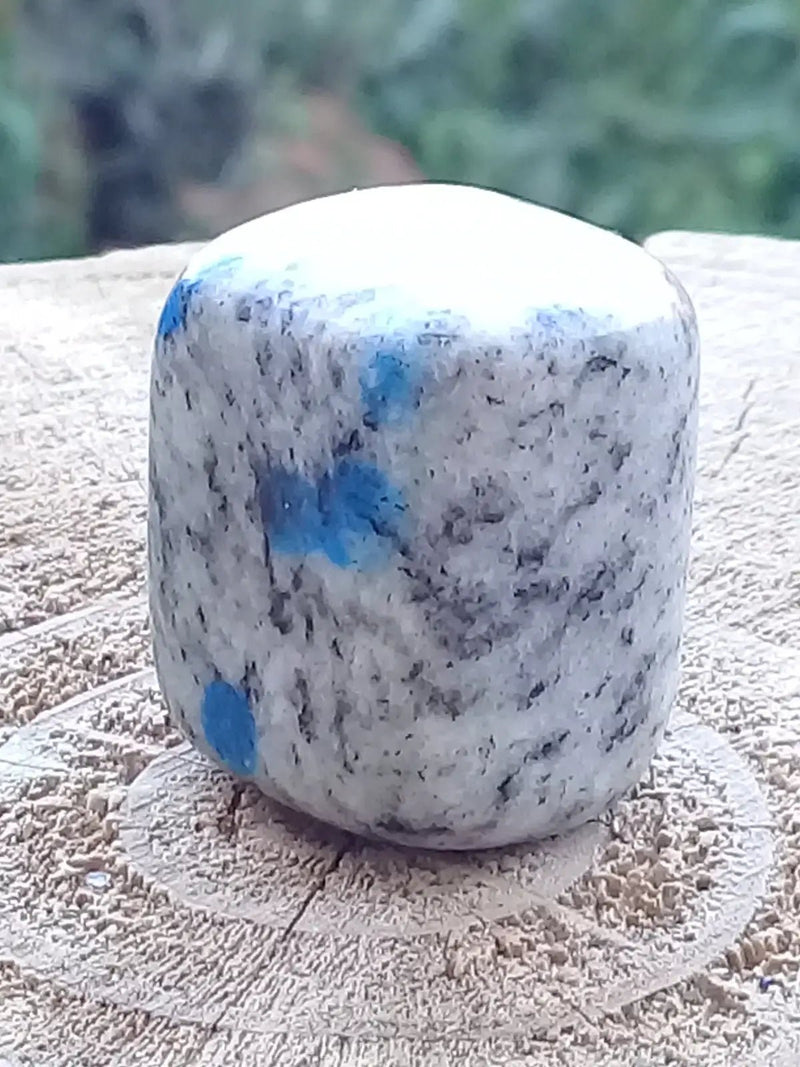 Load image into Gallery viewer, K-2 ’Ketonite’ (Azurite/ Malachite/ Granit/ Biotite) pierre roulée Grade A++++ Très rare K-2 ’Kétonite’ pierre roulée
