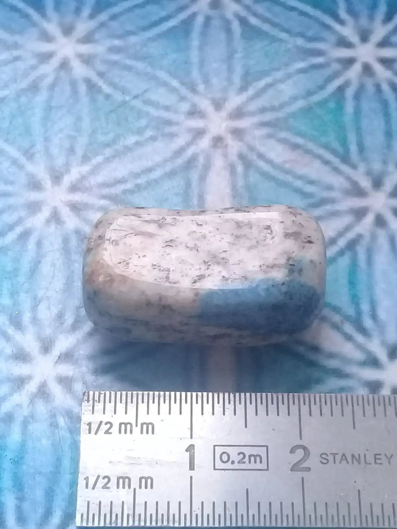 Load image into Gallery viewer, K-2 ’Ketonite’ (Azurite/ Malachite/ Granit/ Biotite) pierre roulée Grade A++++ Très rare K-2 ’Kétonite’ pierre roulée
