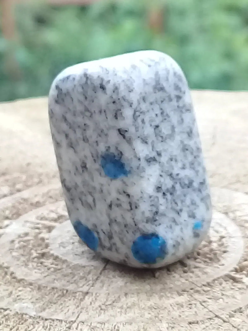 Load image into Gallery viewer, K-2 ’Ketonite’ (Azurite/ Malachite/ Granit/ Biotite) pierre roulée Grade A++++ Très rare K-2 ’Kétonite’ pierre roulée
