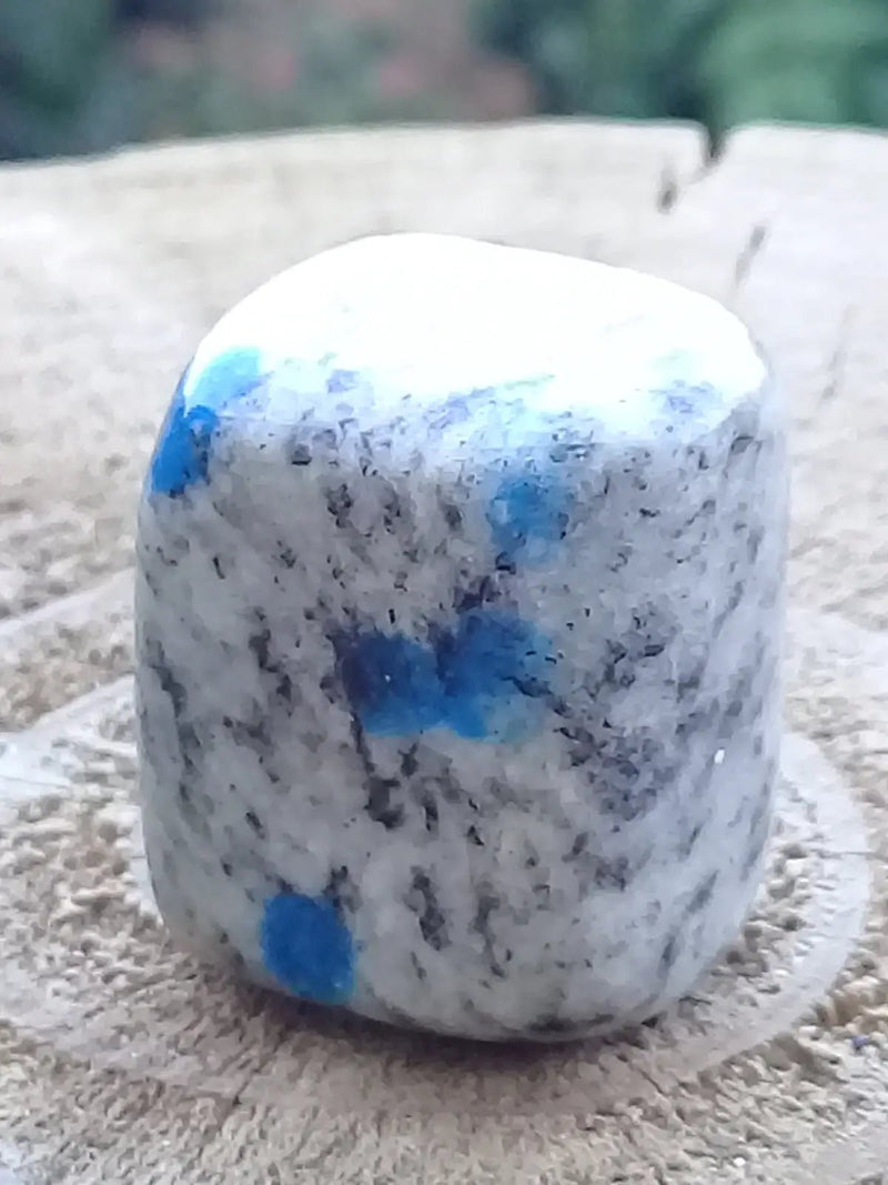 Load image into Gallery viewer, K-2 ’Ketonite’ (Azurite/ Malachite/ Granit/ Biotite) pierre roulée Grade A++++ Très rare K-2 ’Kétonite’ pierre roulée
