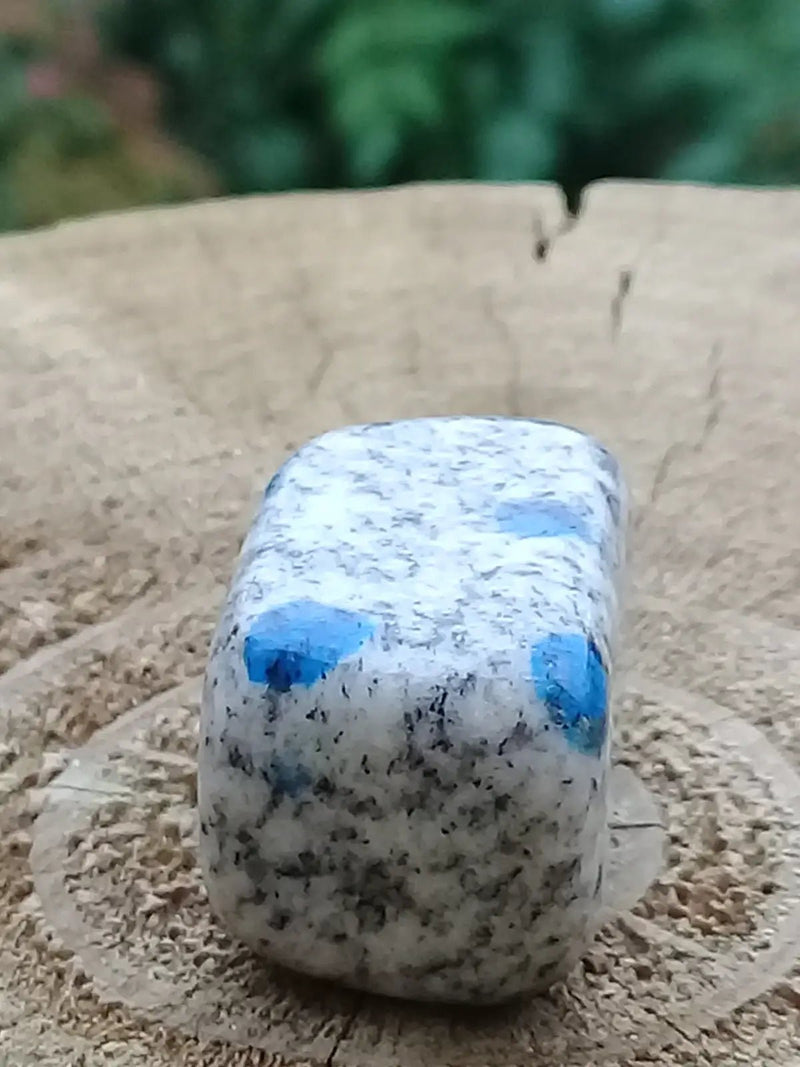 Load image into Gallery viewer, K-2 ’Ketonite’ (Azurite/ Malachite/ Granit/ Biotite) pierre roulée Grade A++++ Très rare K-2 ’Kétonite’ pierre roulée
