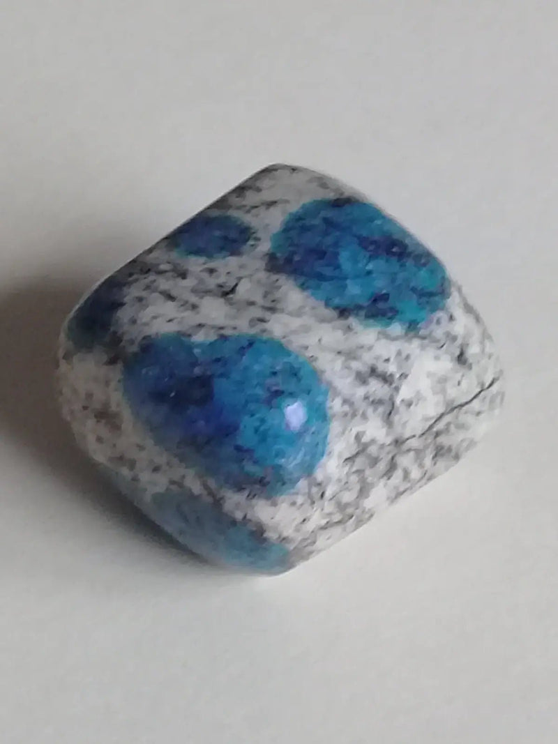 Load image into Gallery viewer, K-2 ’Ketonite’ (Azurite/ Malachite/ Granit/ Biotite) pierre roulée Grade A++++ Très rare K-2 ’Kétonite’ pierre roulée
