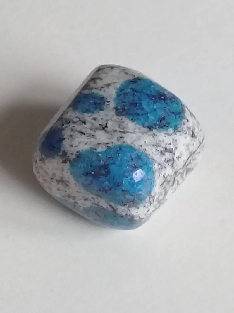 Load image into Gallery viewer, K-2 ’Ketonite’ (Azurite/ Malachite/ Granit/ Biotite) pierre roulée Grade A++++ Très rare K-2 ’Kétonite’ pierre roulée
