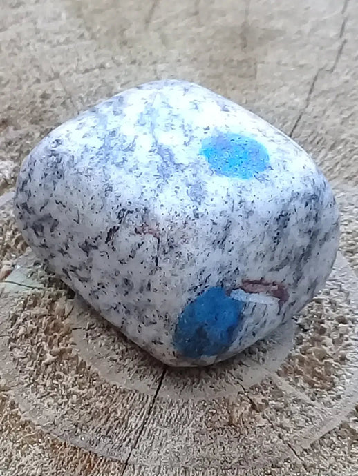 K-2 ’Ketonite’ (Azurite/ Malachite/ Granit/ Biotite) pierre roulée Grade A++++ Très rare K-2 ’Kétonite’ pierre roulée