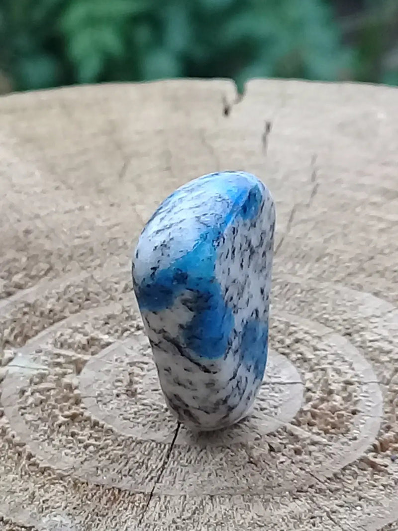 Load image into Gallery viewer, K-2 ’Kétonite’ (Azurite/ Malachite/ Granit/ Biotite) pierre roulée Grade A++++ Très rare K-2 ’Kétonite’ pierre roulée
