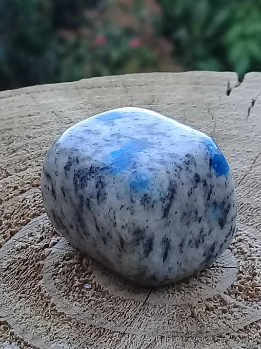 K-2 ’Ketonite’ (Azurite/ Malachite/ Granit/ Biotite) pierre roulée Grade A++++ Très rare K-2 ’Kétonite’ pierre roulée