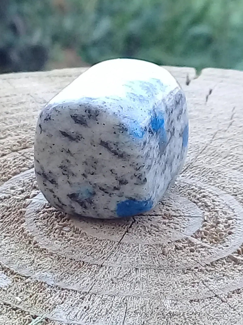 Load image into Gallery viewer, K-2 ’Ketonite’ (Azurite/ Malachite/ Granit/ Biotite) pierre roulée Grade A++++ Très rare K-2 ’Kétonite’ pierre roulée
