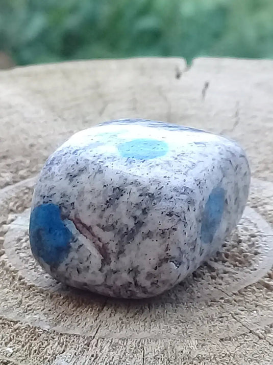 K-2 ’Ketonite’ (Azurite/ Malachite/ Granit/ Biotite) pierre roulée Grade A++++ Très rare K-2 ’Kétonite’ pierre roulée