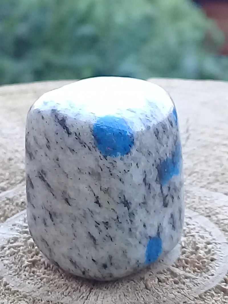 Load image into Gallery viewer, K-2 ’Ketonite’ (Azurite/ Malachite/ Granit/ Biotite) pierre roulée Grade A++++ Très rare K-2 ’Kétonite’ pierre roulée
