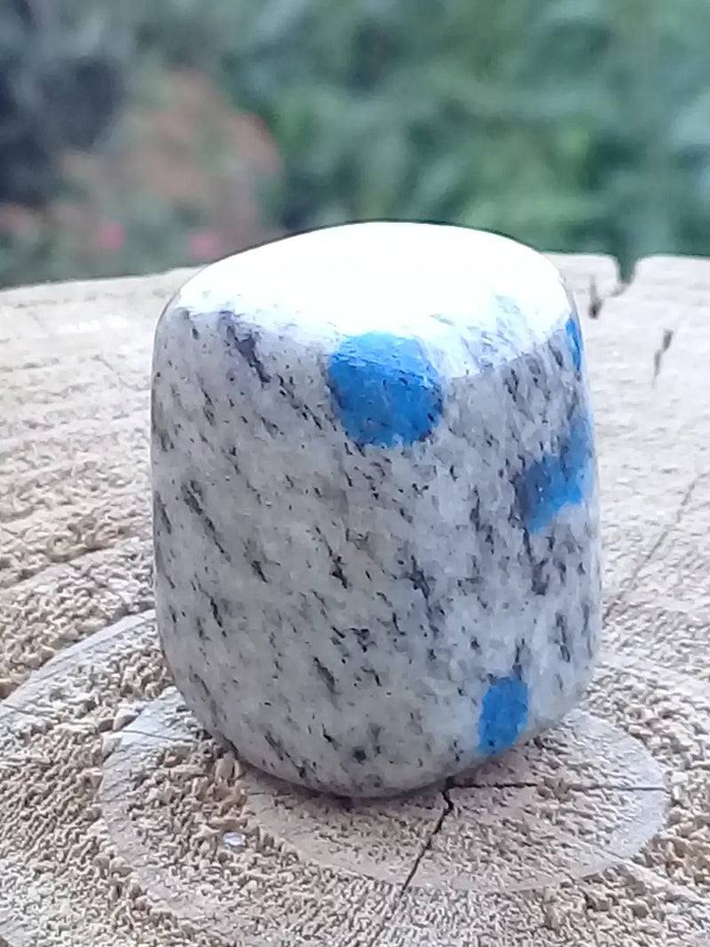 Load image into Gallery viewer, K-2 ’Ketonite’ (Azurite/ Malachite/ Granit/ Biotite) pierre roulée Grade A++++ Très rare K-2 ’Kétonite’ pierre roulée
