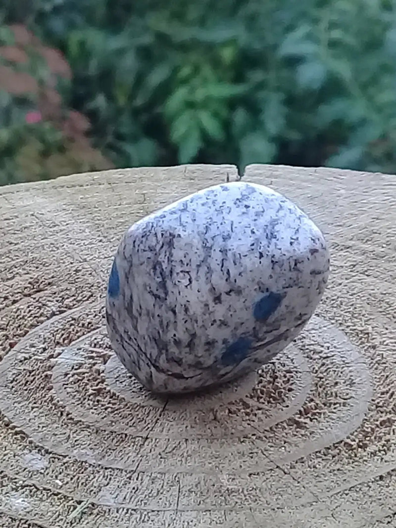 Load image into Gallery viewer, K-2 ’Kétonite’ (Azurite/ Malachite/ Granit/ Biotite) pierre roulée Grade A++++ Très rare K-2 Kétonite pierre roulée
