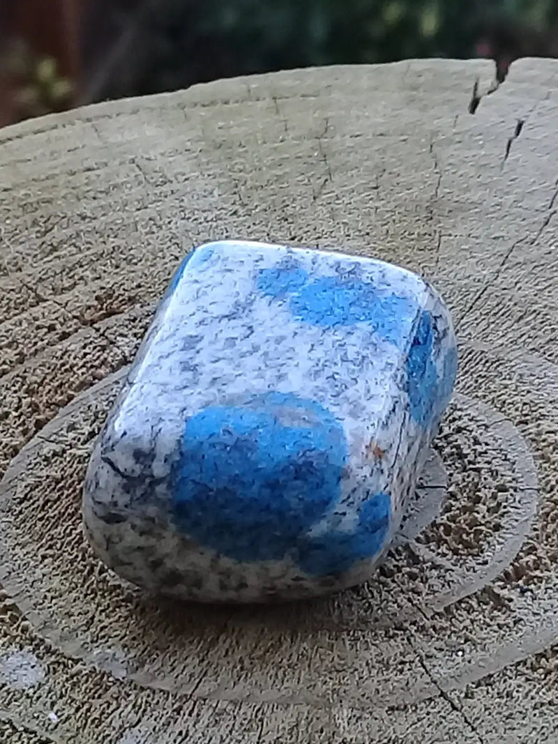 Load image into Gallery viewer, K-2 ’Ketonite’ (Azurite/ Malachite/ Granit/ Biotite) pierre roulée Grade A++++ Très rare K-2 Kétonite pierre roulée
