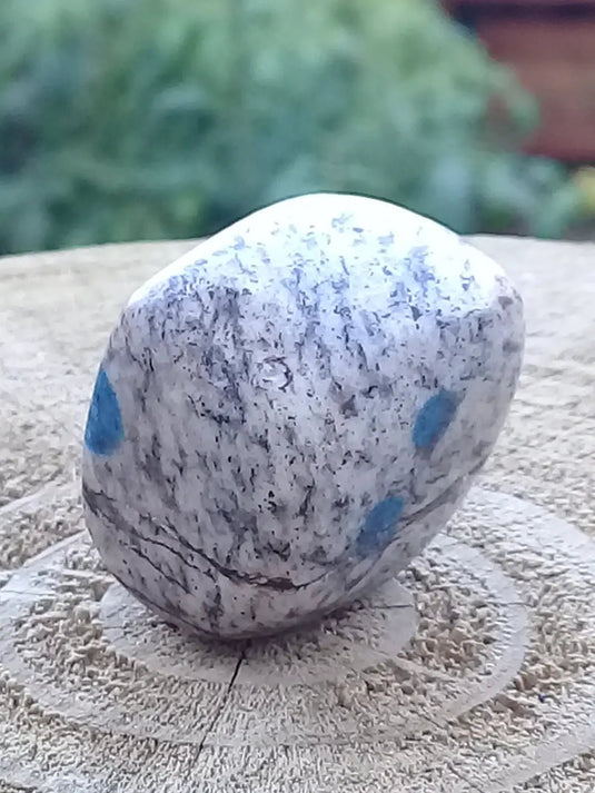 K-2 ’Kétonite’ (Azurite/ Malachite/ Granit/ Biotite) pierre roulée Grade A++++ Très rare K-2 Kétonite pierre roulée