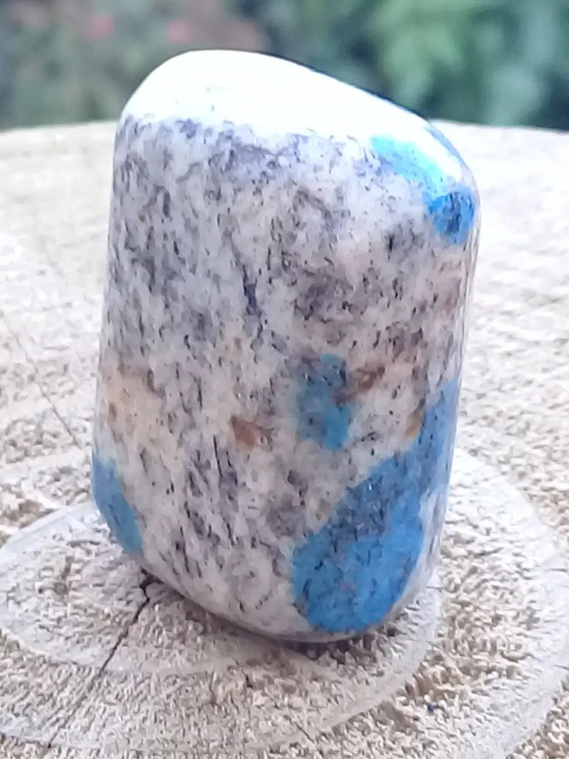 Load image into Gallery viewer, K-2 ’Ketonite’ (Azurite/ Malachite/ Granit/ Biotite) pierre roulée Grade A++++ Très rare K-2 Kétonite pierre roulée
