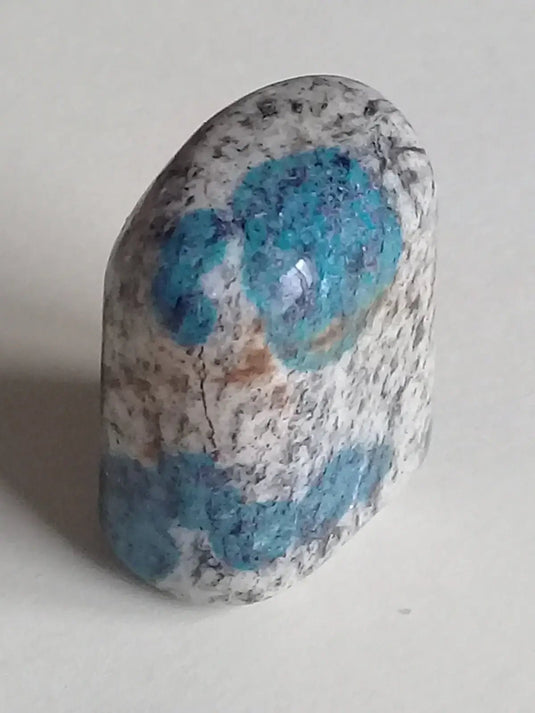 K-2 ’Ketonite’ (Azurite/ Malachite/ Granit/ Biotite) pierre roulée Grade A++++ Très rare K-2 Kétonite pierre roulée