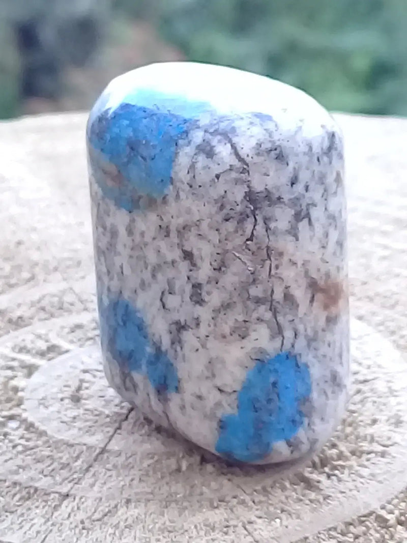 Load image into Gallery viewer, K-2 ’Ketonite’ (Azurite/ Malachite/ Granit/ Biotite) pierre roulée Grade A++++ Très rare K-2 Kétonite pierre roulée
