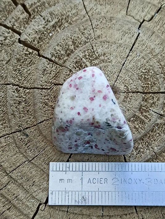 Kakortokite du Groënland pierre roulée Grade A++++ ’Très rare’ Kakortokite