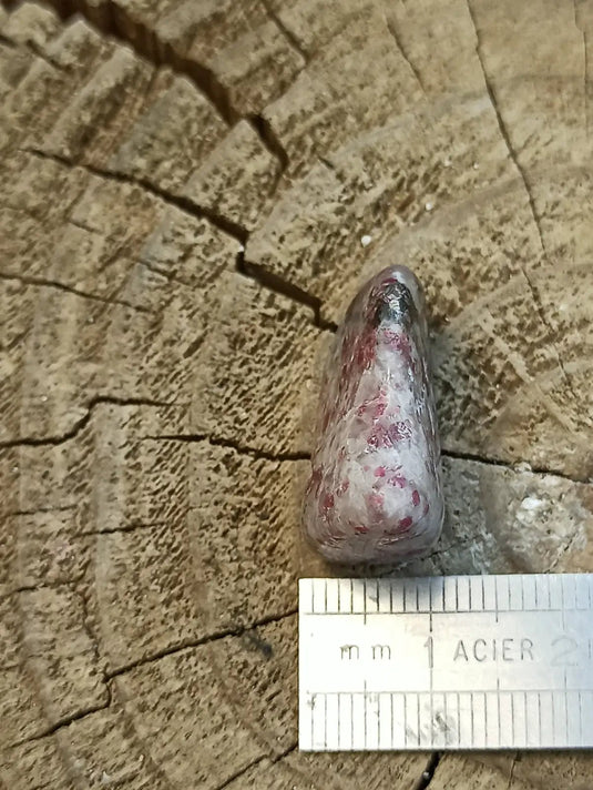 Kakortokite du Groënland pierre roulée Grade A++++ ’Très rare’ Kakortokite