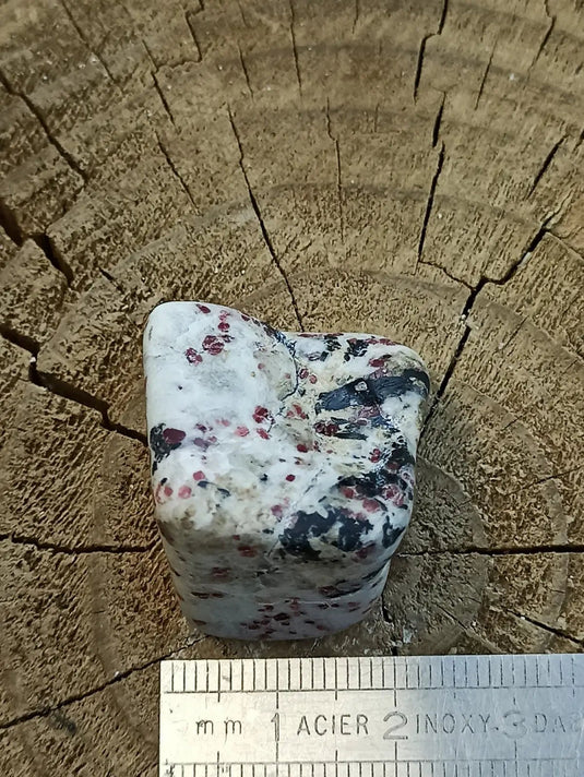 Kakortokite du Groënland pierre roulée Grade A++++ ’Très rare’ Kakortokite