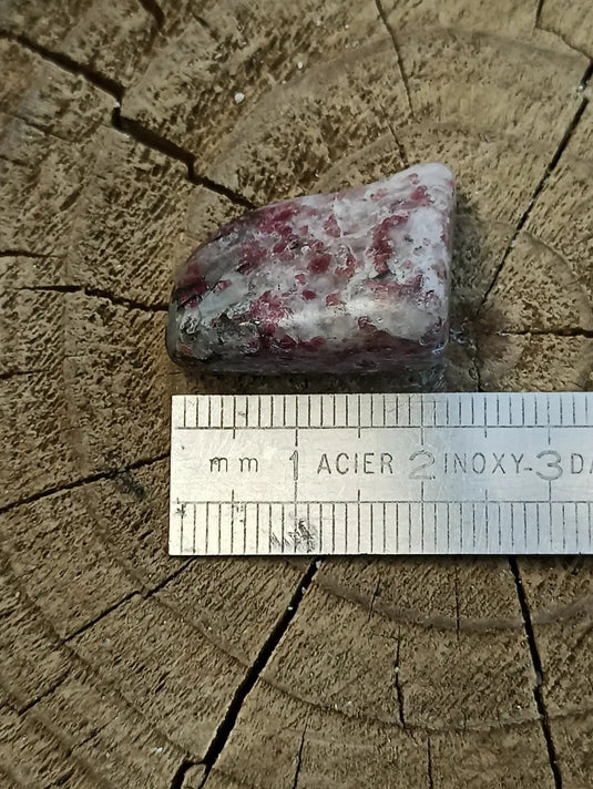 Kakortokite du Groënland pierre roulée Grade A++++ ’Très rare’ Kakortokite