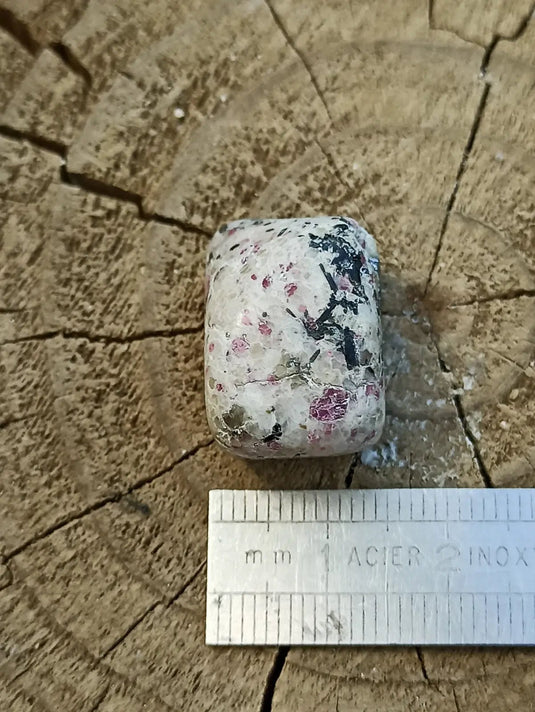 Kakortokite du Groënland pierre roulée Grade A++++ ’Très rare’ Kakortokite