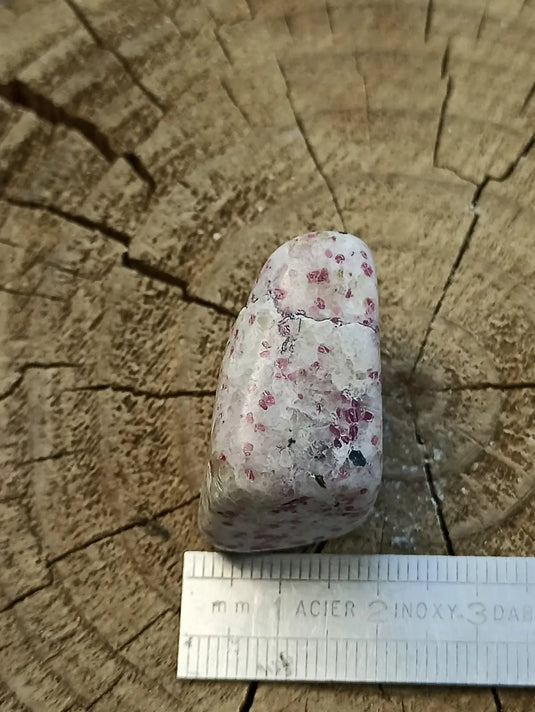 Kakortokite du Groënland pierre roulée Grade A++++ ’Très rare’ Kakortokite