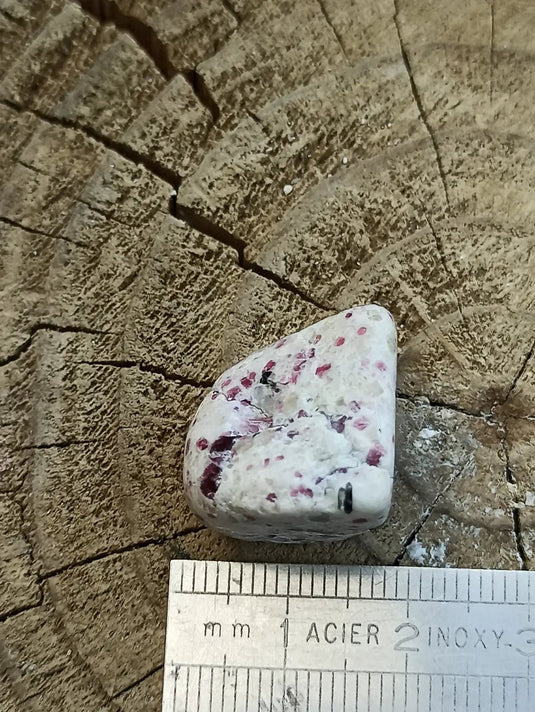 Kakortokite du Groënland pierre roulée Grade A++++ ’Très rare’ Kakortokite