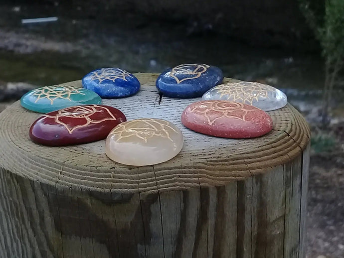 Kit 7 Chakras forme ovale dans sa boite Kit 7 Chakras forme ovale