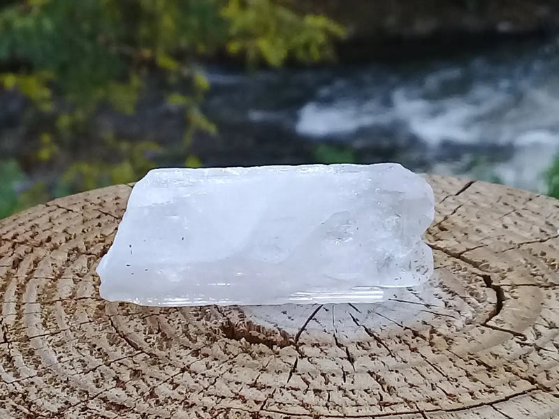 Load image into Gallery viewer, Kunzite claire du Brésil pierre brute Grade A ++++ Kunzite claire pierre brute
