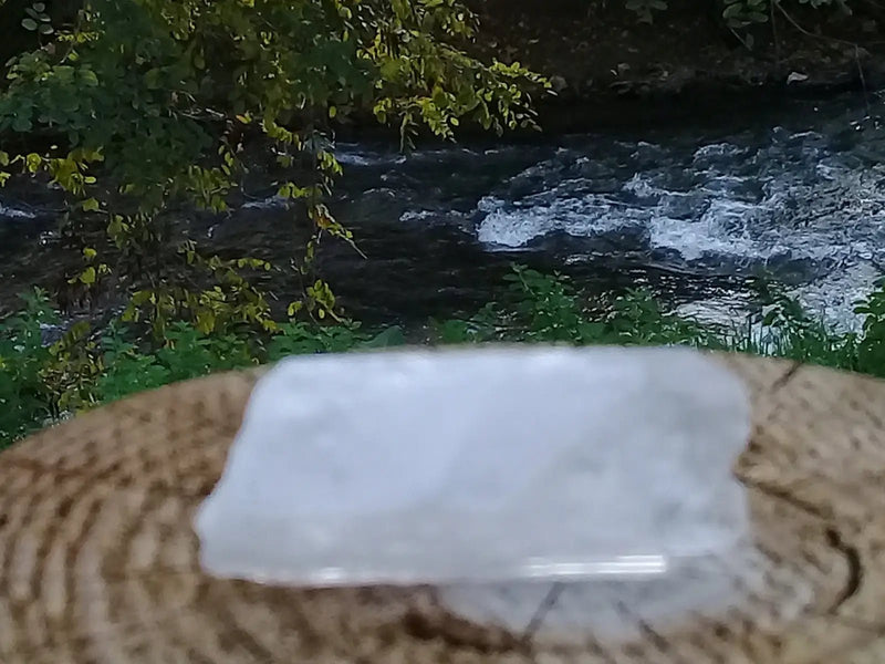 Load image into Gallery viewer, Kunzite claire du Brésil pierre brute Grade A ++++ Kunzite claire pierre brute
