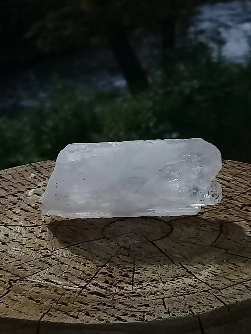 Load image into Gallery viewer, Kunzite claire du Brésil pierre brute Grade A ++++ Kunzite claire pierre brute
