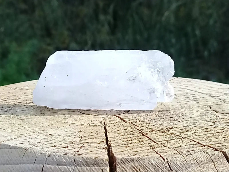 Load image into Gallery viewer, Kunzite claire du Brésil pierre brute Grade A ++++ Kunzite claire pierre brute
