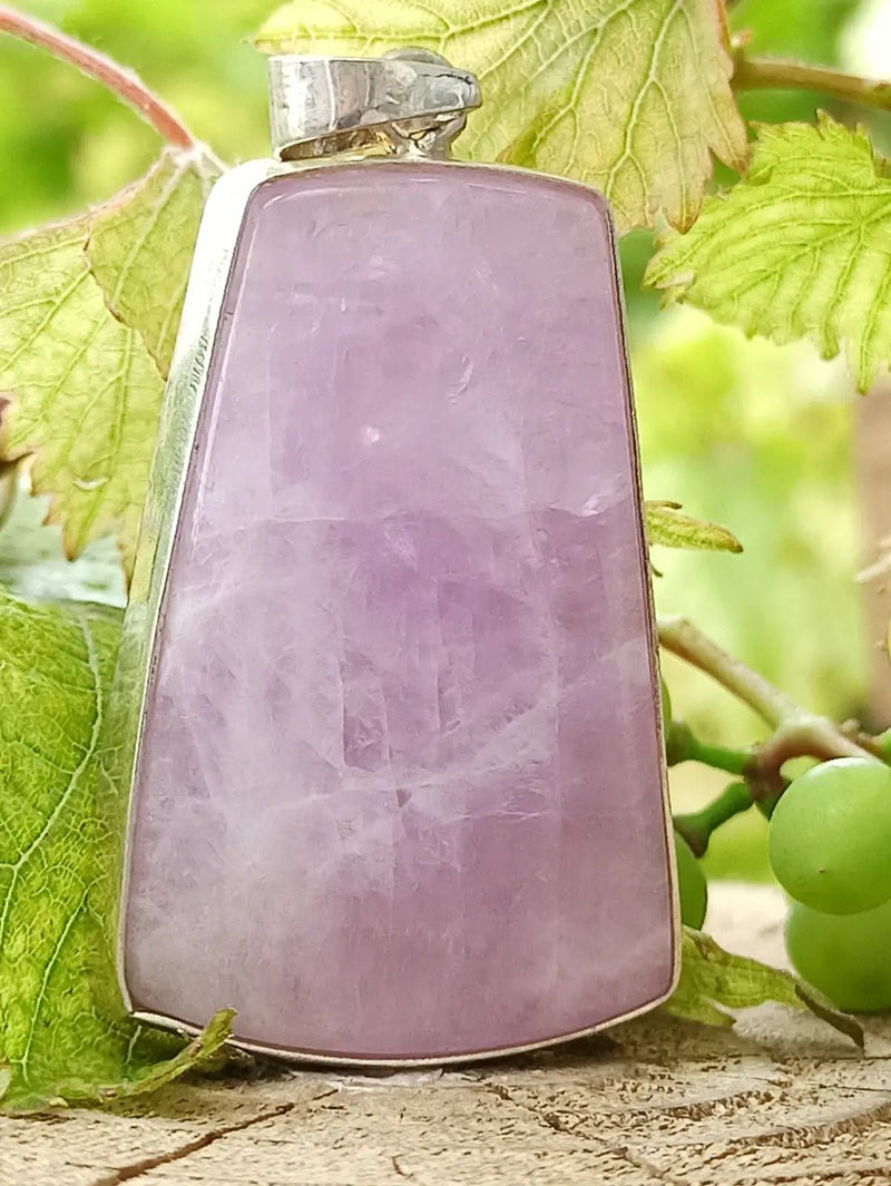 Load image into Gallery viewer, Kunzite du Brésil pendentif monté/ Argt925 Grade A++++ Kunzite pendentif
