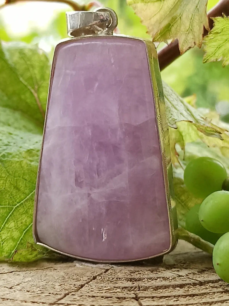 Load image into Gallery viewer, Kunzite du Brésil pendentif monté/ Argt925 Grade A++++ Kunzite pendentif
